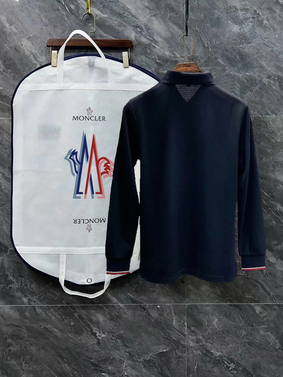 MONCLER/ Polo 。 T . . ! Piquet , “ ”。 . , , logo ， ， ， ， ， ， 。 Black/White/ Size：M~3XL